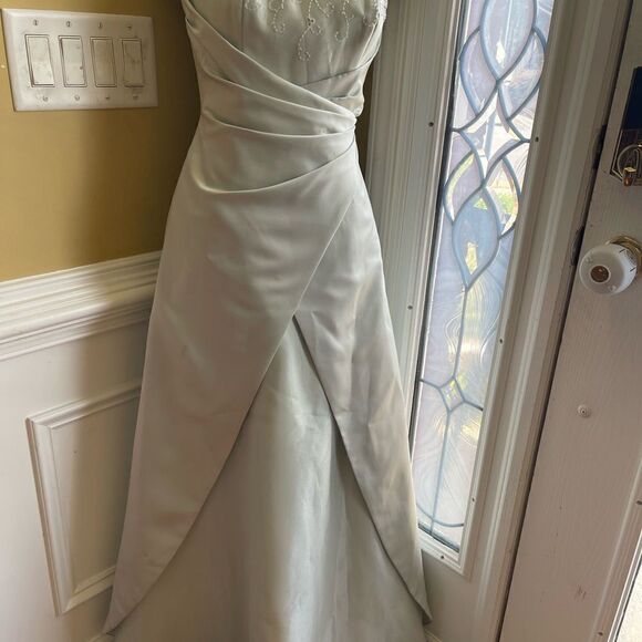 David's Bridal Gown prom Fit Flare A line Floral Beads accent  mint green  SZ2 - Picture 1 of 16